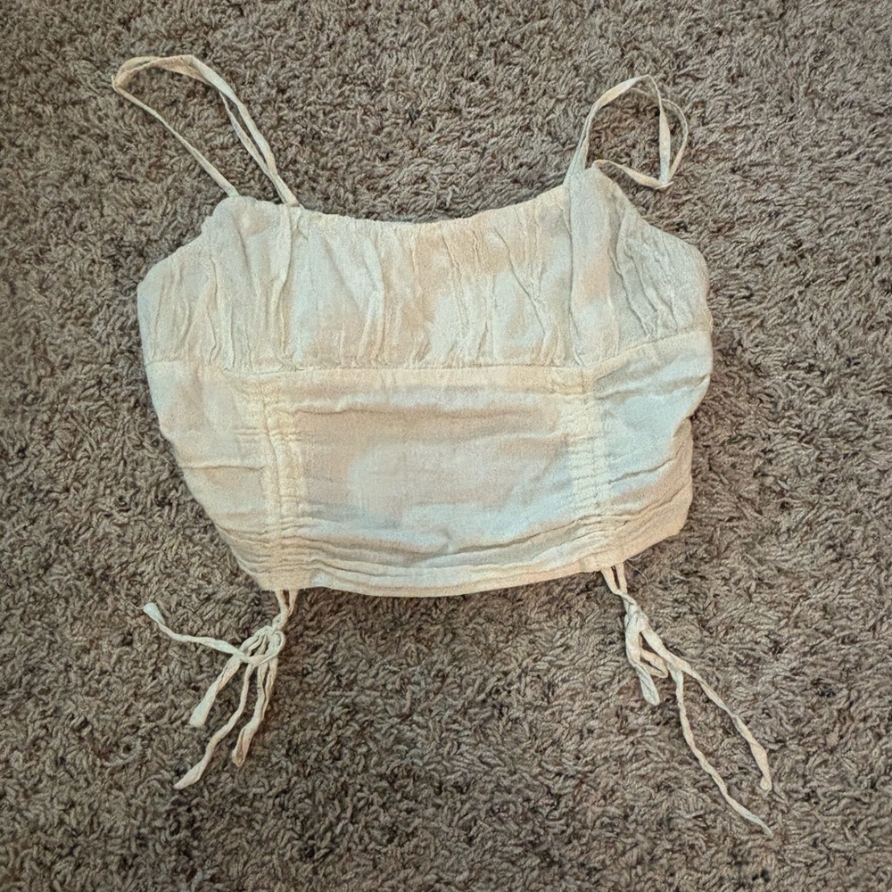 pale yellow crop top!!